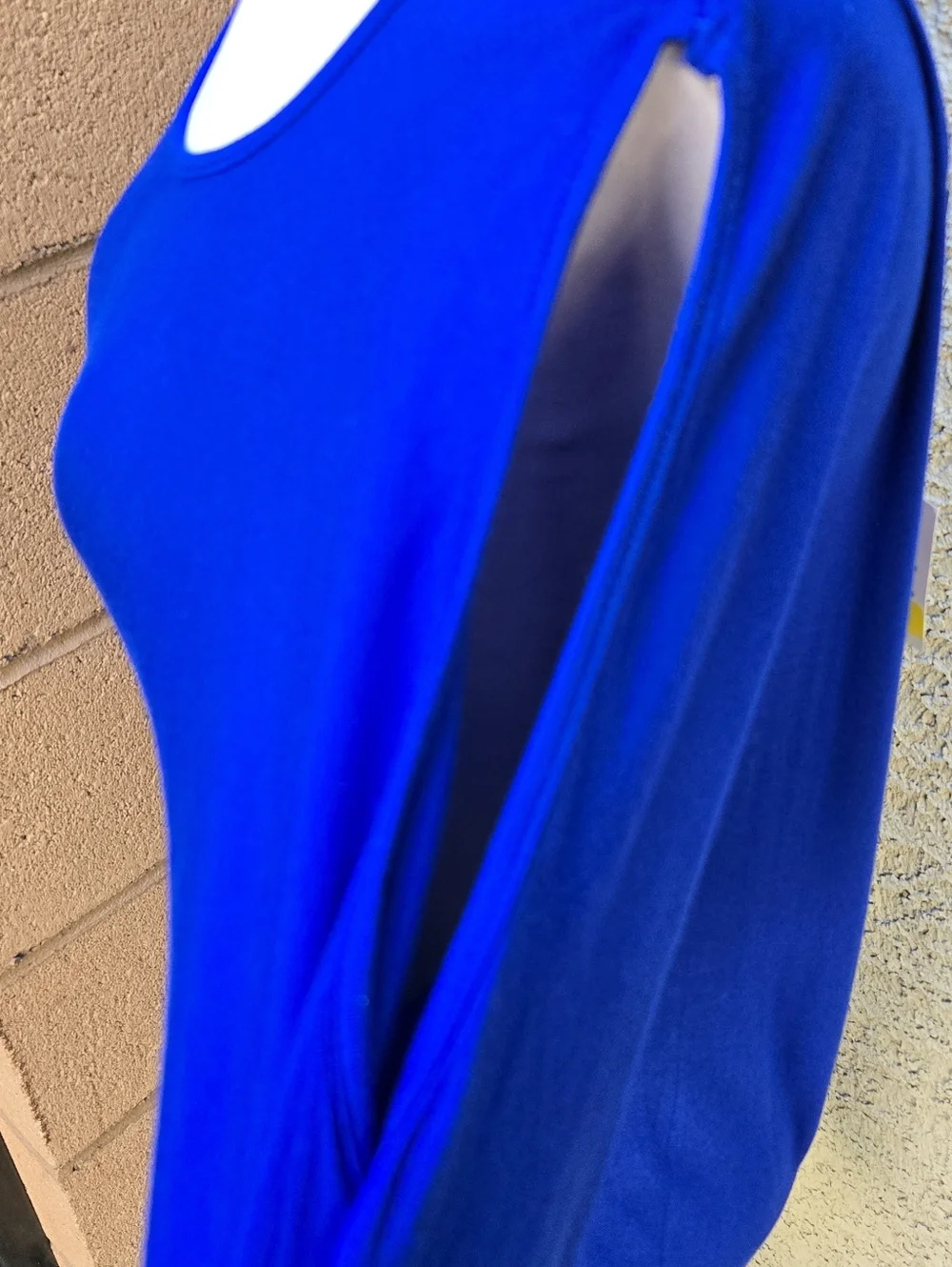 Cable & Gauge Women's Scoop Neck Short Sleeve Top - Royal Blue - Picture 3 of 6